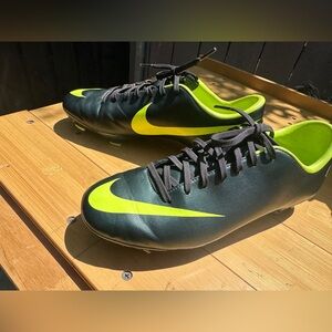 Nike Mercurial Victory Mens Soccer Shoes size 8